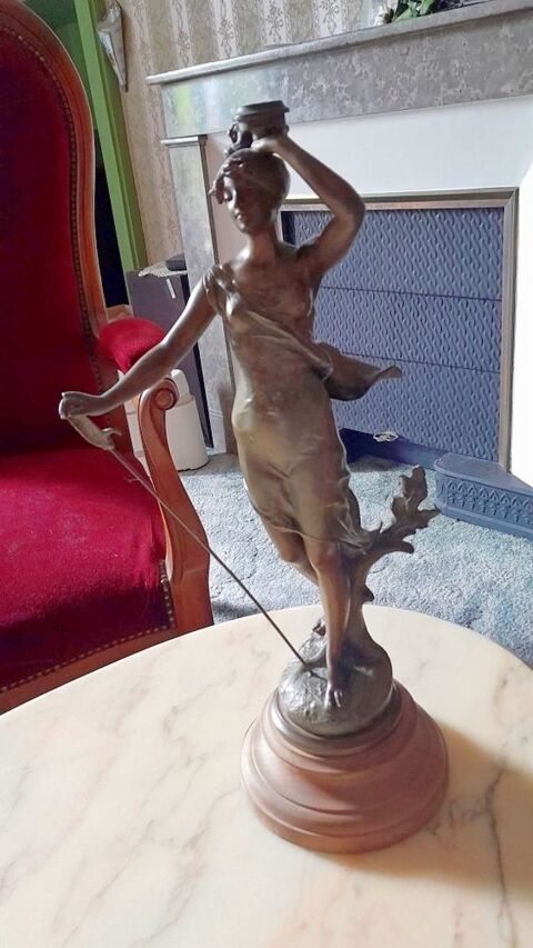 Statue en r�gule sign�e FERRAND 60 Lyon 1 (69)
