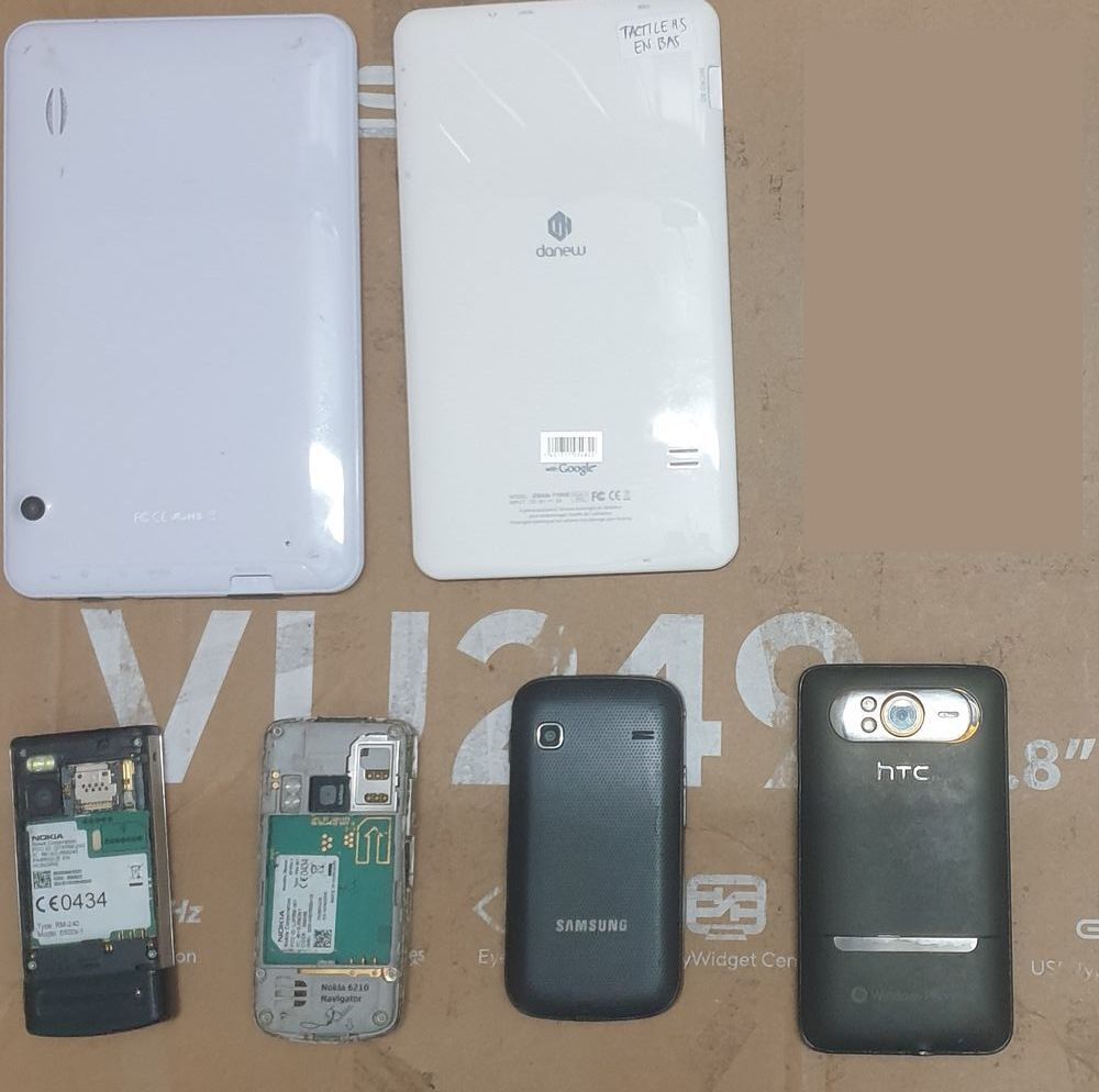 Lot smartphones et tablettes Téléphones et tablettes