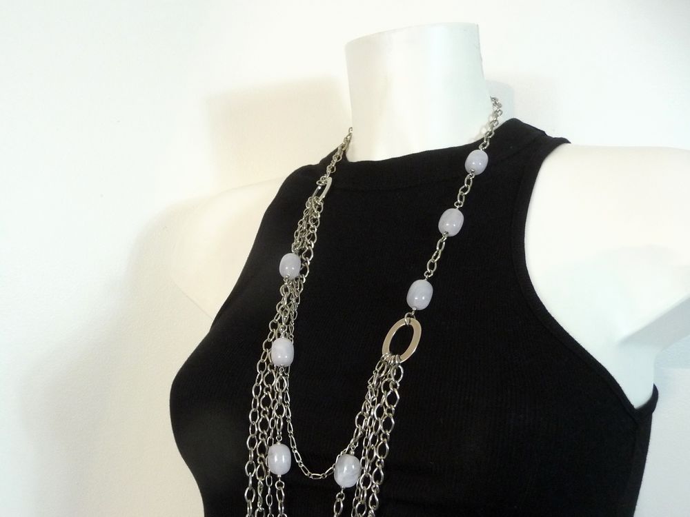 Collier/ Sautoir en M&eacute;tal Argent&eacute; avec Perles Plastique Gris Bijoux et montres