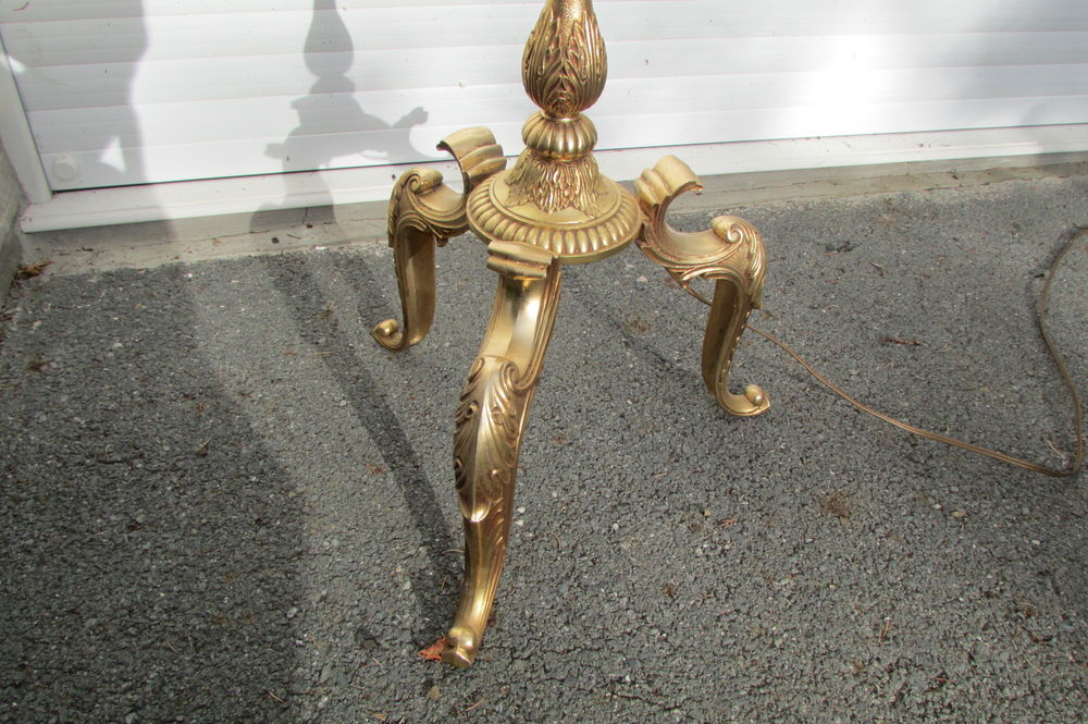 Lampadaire vintage en bronze , laiton et onyx, tr&eacute;pied Décoration