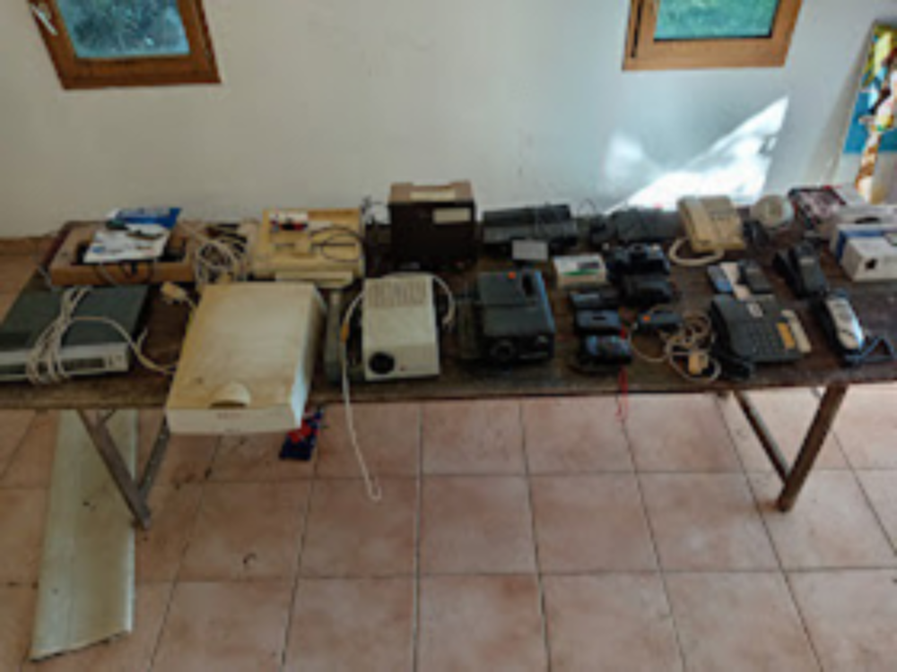collection de t&eacute;l&eacute;phones , projecteurs , etc... Téléphones et tablettes