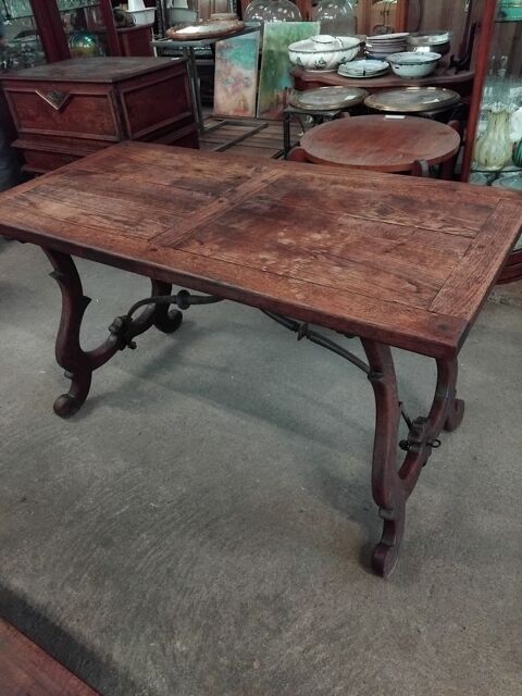 Table brutaliste ch�ne 19eme espagnole 
700 Lurcy-L�vis (03)