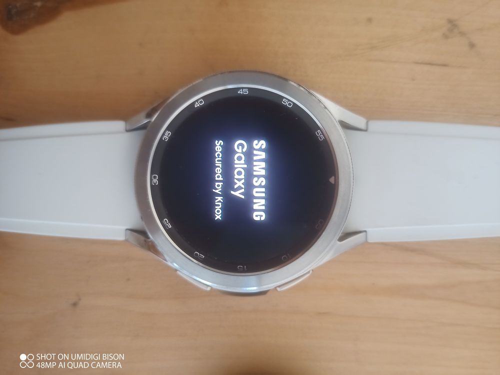 Samsung Galaxy watch4 argent achat 9/07/2022 
Bijoux et montres