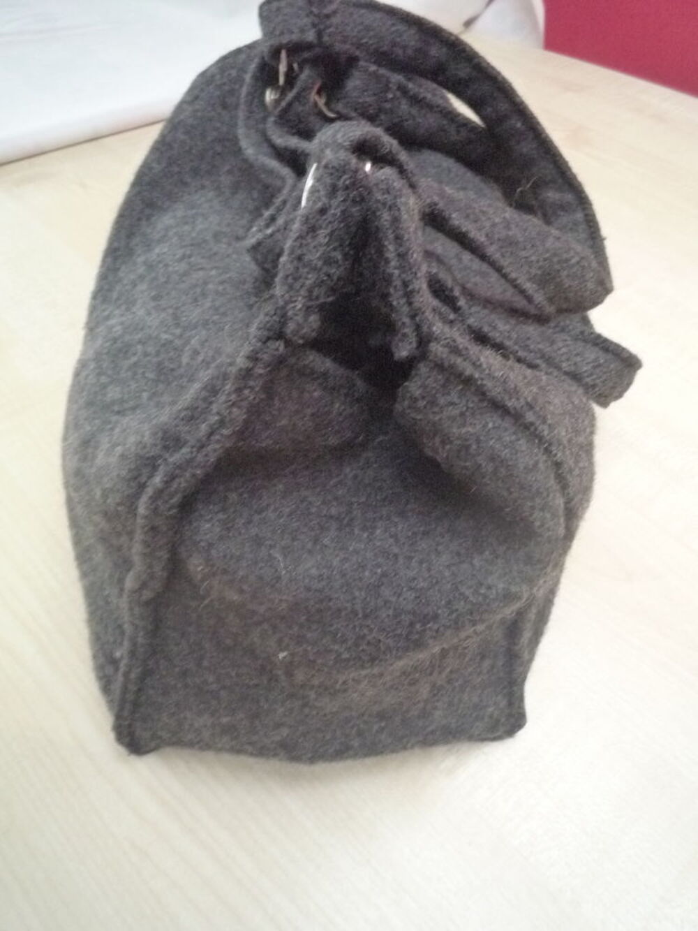 Sac en feutrine. Maroquinerie