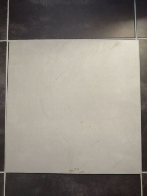 carrelage au sol 56 carreaux neuf de couleur blanc cr�m 100 Ballancourt-sur-Essonne (91)