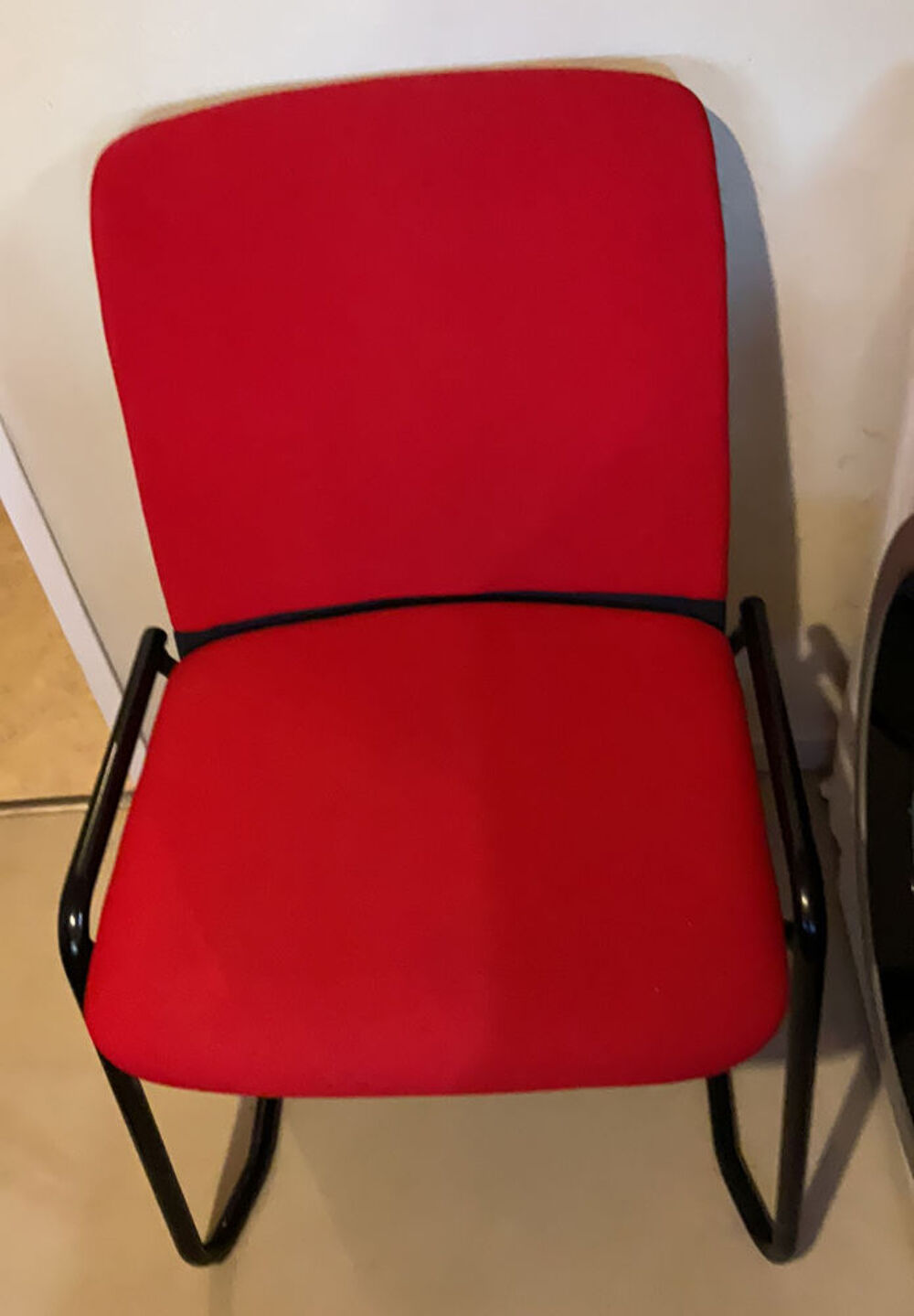 4 chaises rouge tr&egrave;s belle et tr&egrave;s confortable Meubles