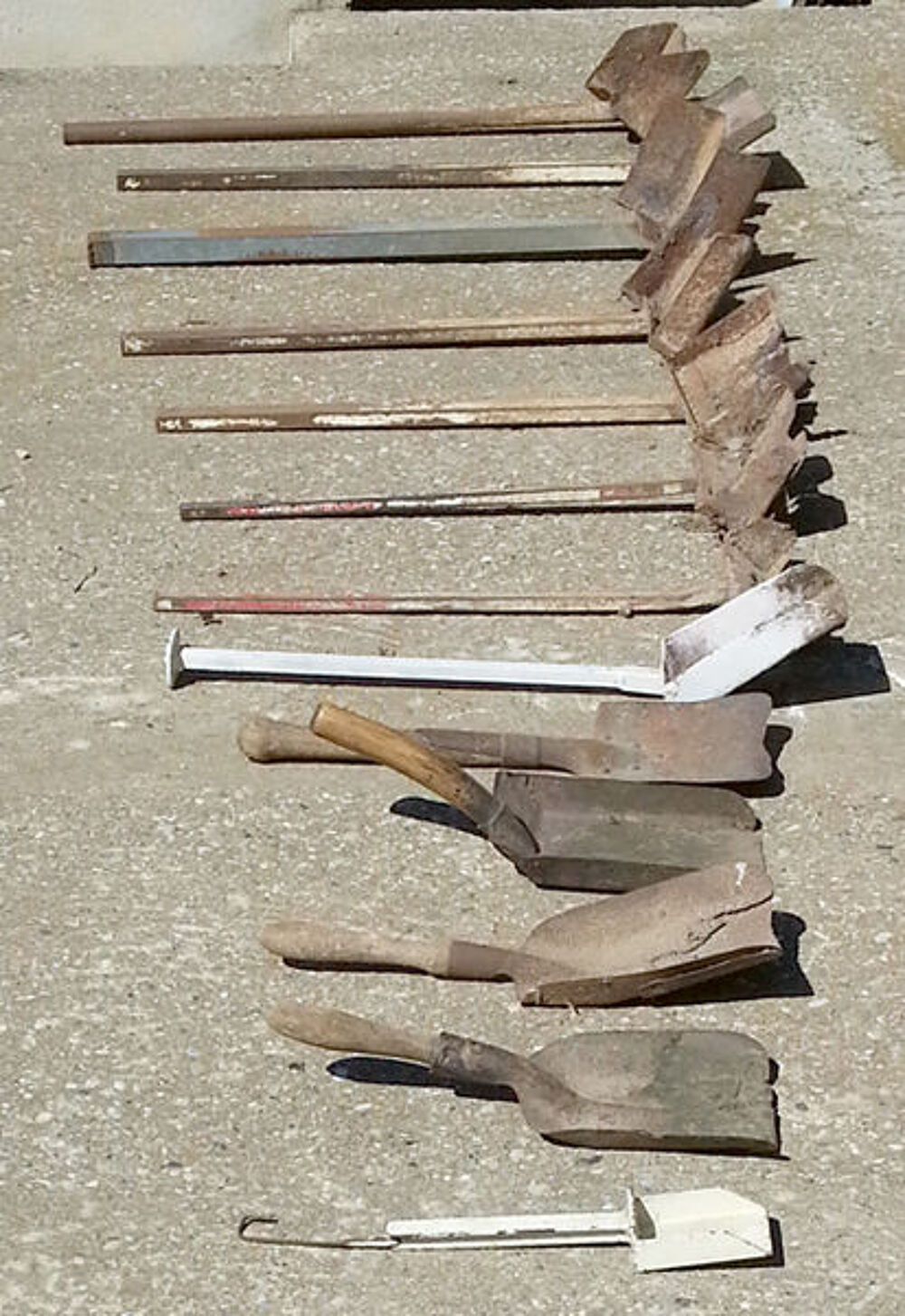 13 petites pelles m&eacute;tal manche bois ou m&eacute;tal Bricolage