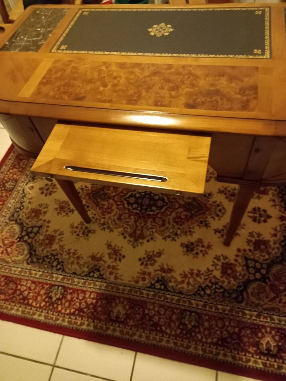 BUREAU ET SON FAUTEUIL Meubles