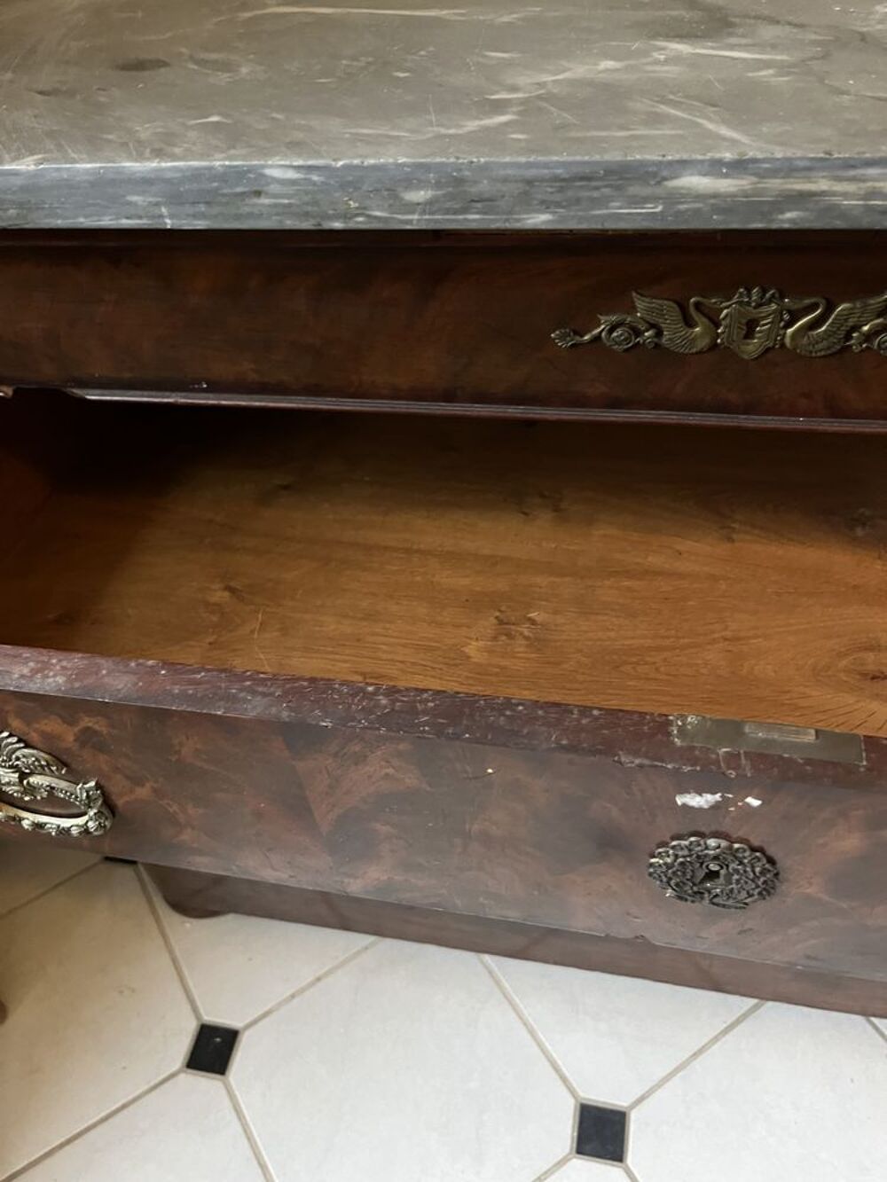 Commode ancienne &agrave; 3 tiroirs Meubles