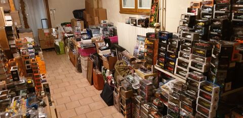 Collection 5866 voitures miniatures 1/43 neuves en bote 10 Chtillon-sur-Loire (45)
