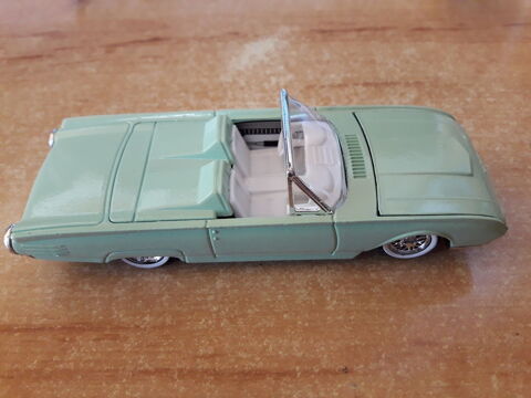 Ford thunderbird 1961 1/43 + fascicule n� 33 + boitier 10 Castel-Sarrazin (40)