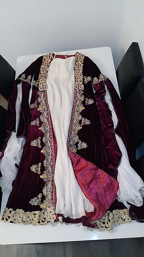 robe de kina henn 220 Saint-Etienne (42)