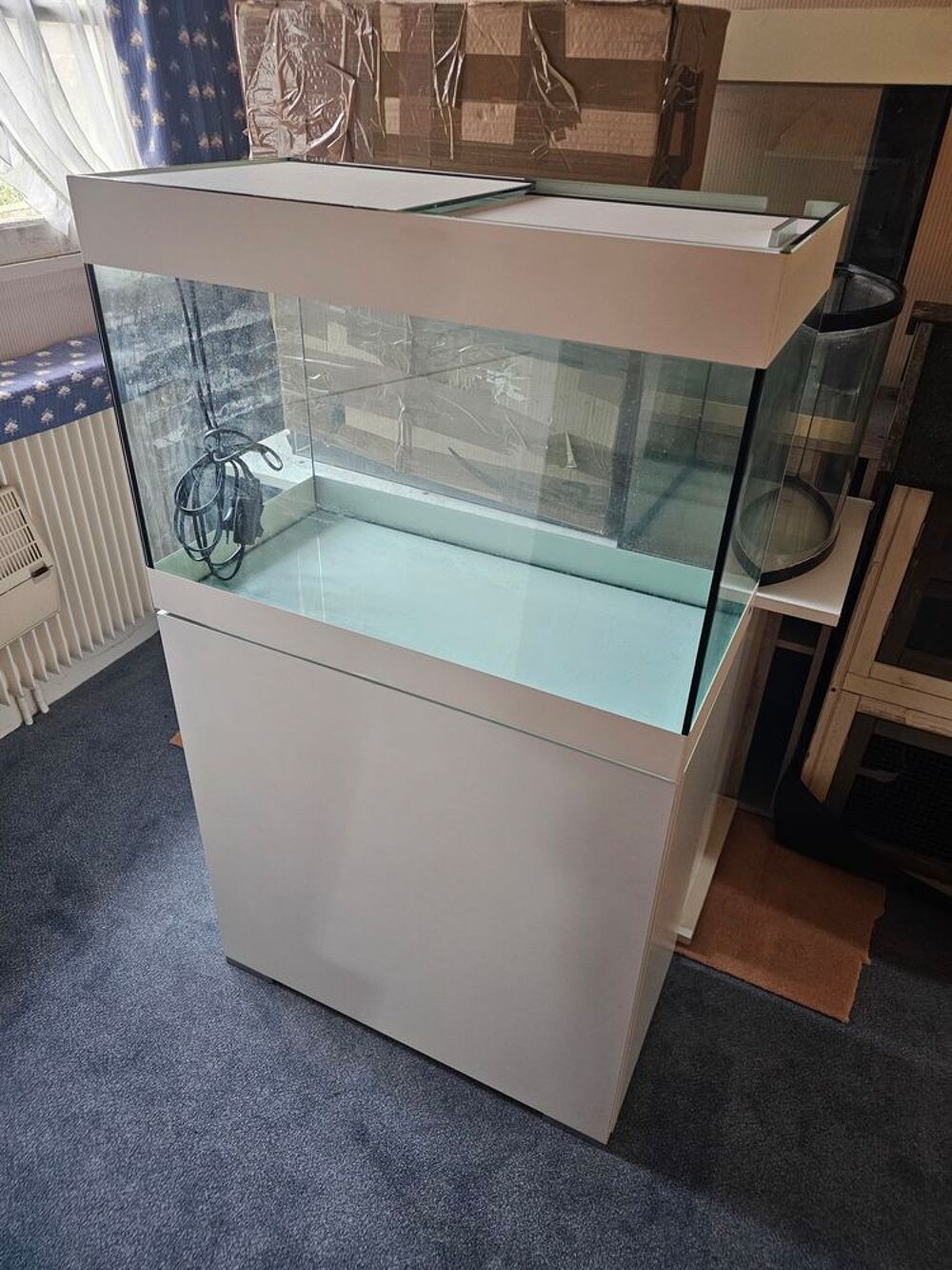   Aquarium NEUF blanc + meuble  