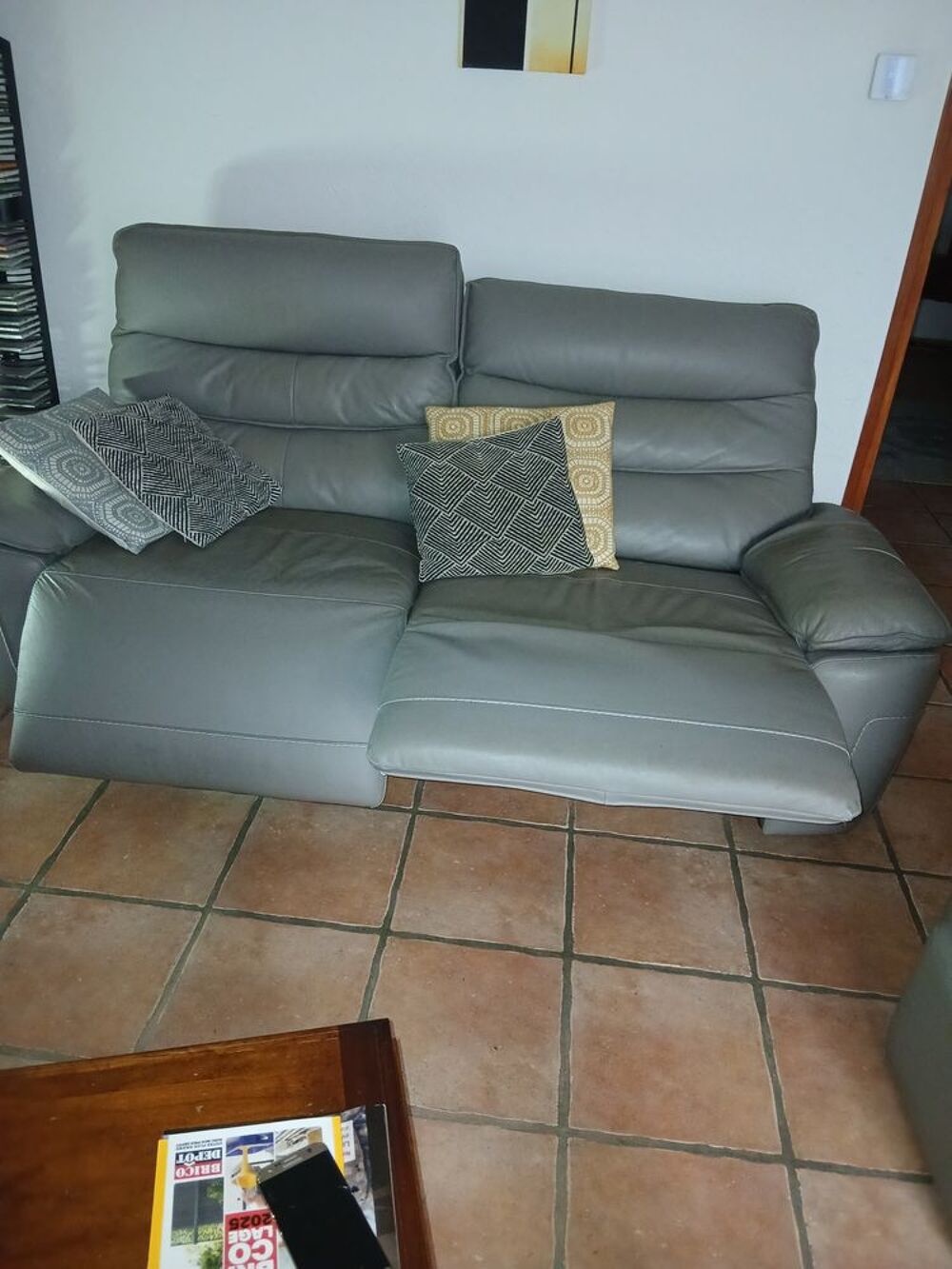 SALON CANAP&Eacute; CUIR ELECTRIQUE TAUPE GRIS+2 CABRIOLETS+2 POUFS Meubles
