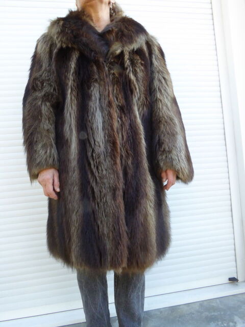 Manteau en fourrure de loup taille 38/40 450 Bi�vres (91)