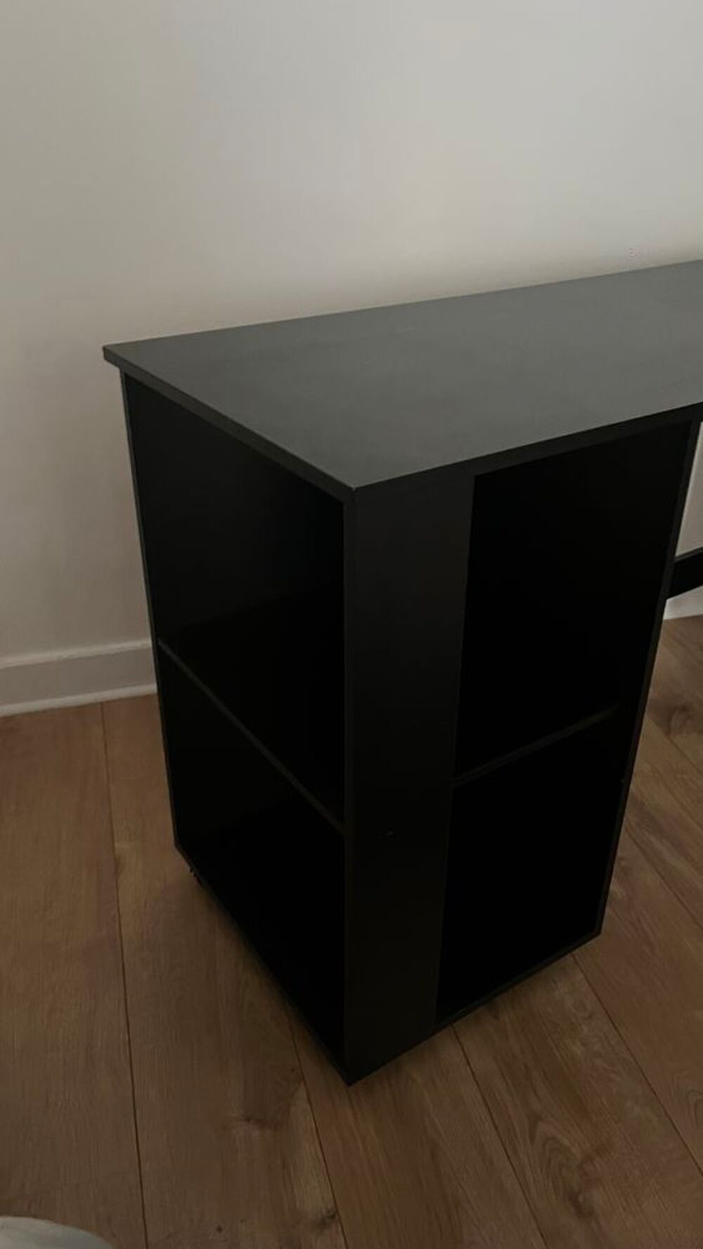 Bureau noir &agrave; roulettes Meubles