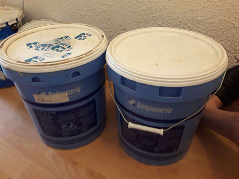 Pots de 15 l Seigneurie, beige, primaire 872, pantex 900 49 La Seyne-sur-Mer (83)