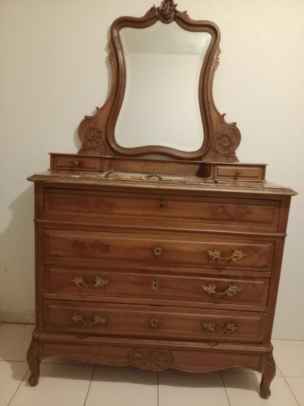 Commode Coiffeuse Louis XV en noyer et dessus marbre 