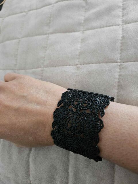 bracelet noir 2 Pontoise (95)