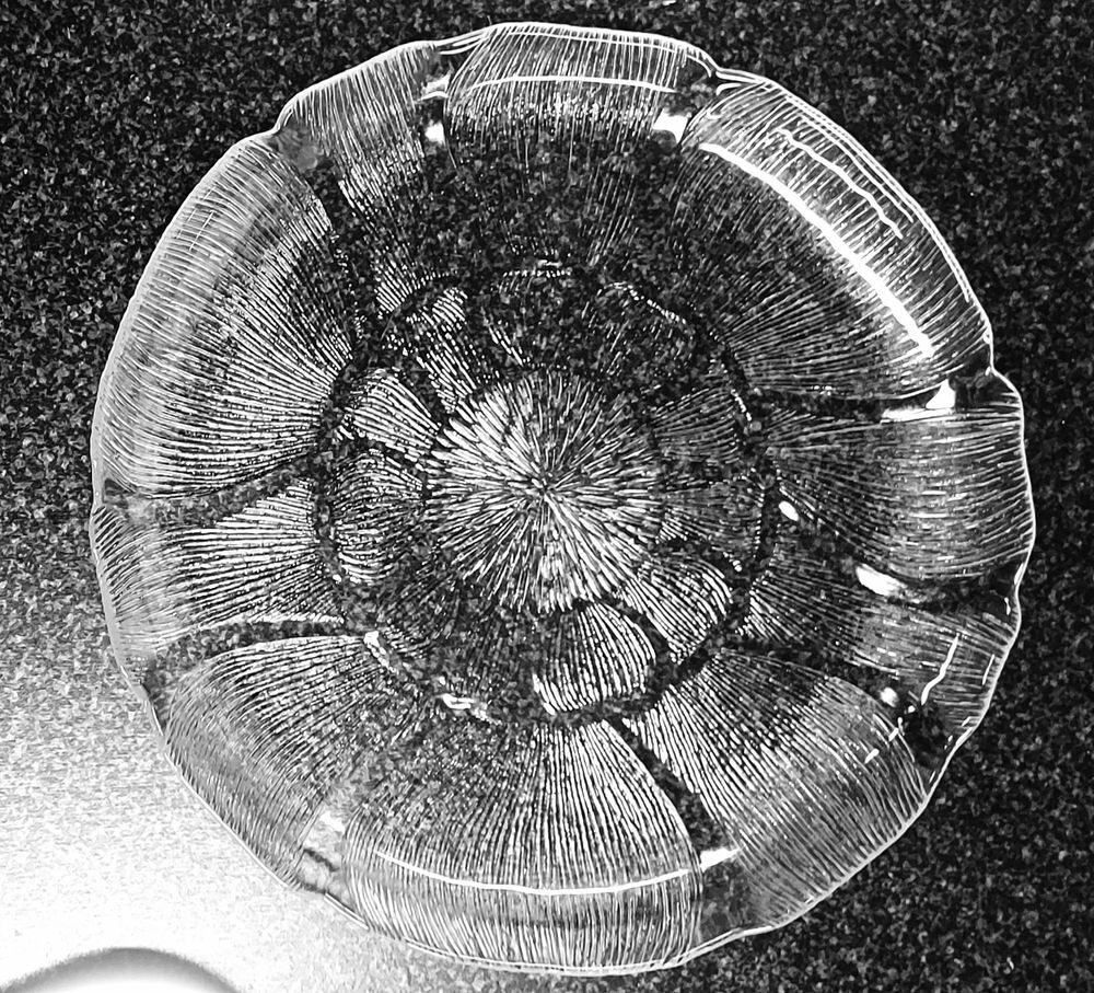 6 grandes assiettes en verre cisel&eacute; 27cm et saladier Cuisine