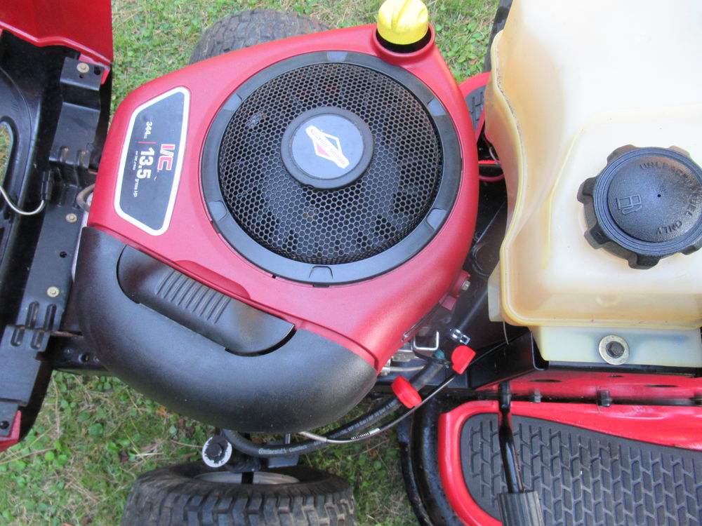 Tracteur tondeuse moteur Briggs Stratton , Jardin