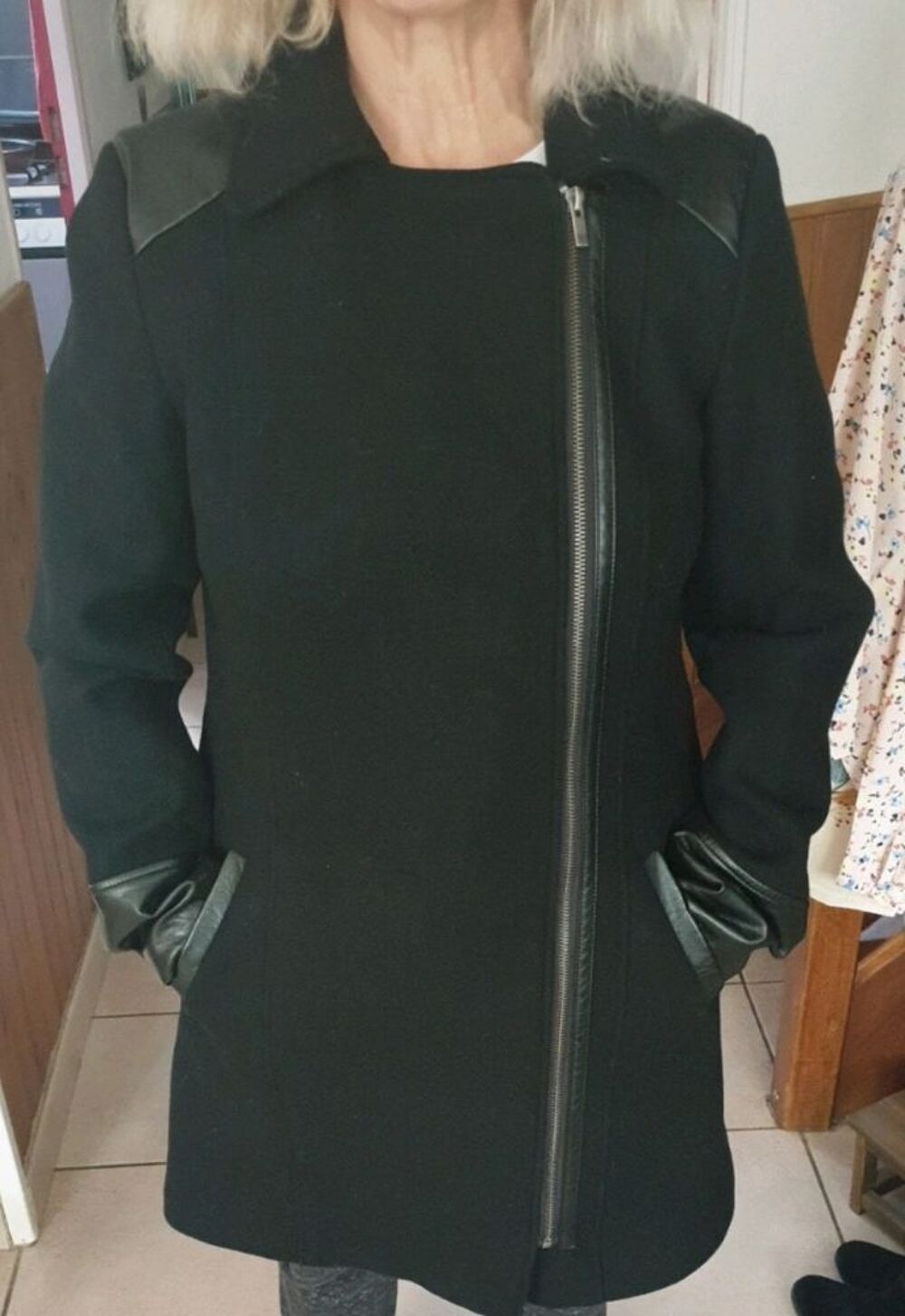 Manteau noir bi mati&egrave;re 40/42 Vêtements