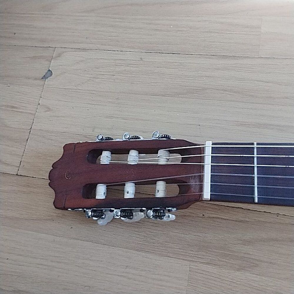 D&eacute;barras, appartement Instruments de musique
