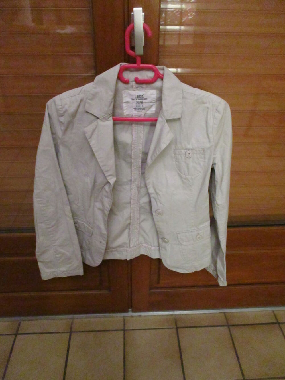 = 3 blousons &eacute;t&eacute; diff&eacute;rents blanc, blanc cass&eacute;, jeans Vêtements