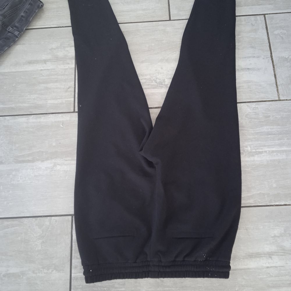 Jean noir marque Zara taille 38 76% coton 20 % polyester 4 % Vêtements