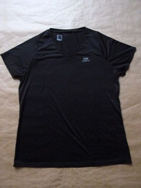 Tee shirt en taille 44 2 Montaigu-la-Brisette (50)
