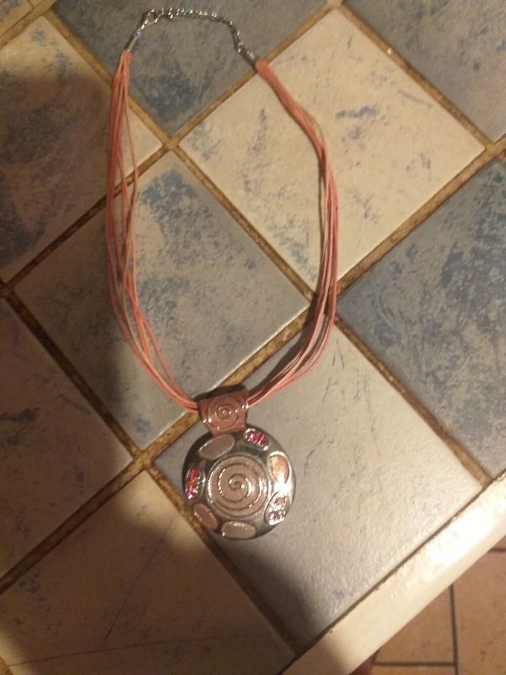 PENDENTIF PATRICE BREAL
Bijoux et montres