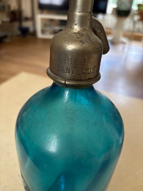BOUTEILLE DE SELTZ VINTAGE EN VERRE BLEU AVEC COUVERCLE META 70 Loudun (86)