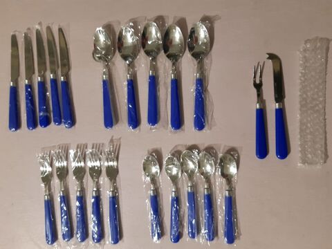 Lot Couverts Bleus Neufs. 10 Le Vernois (39)