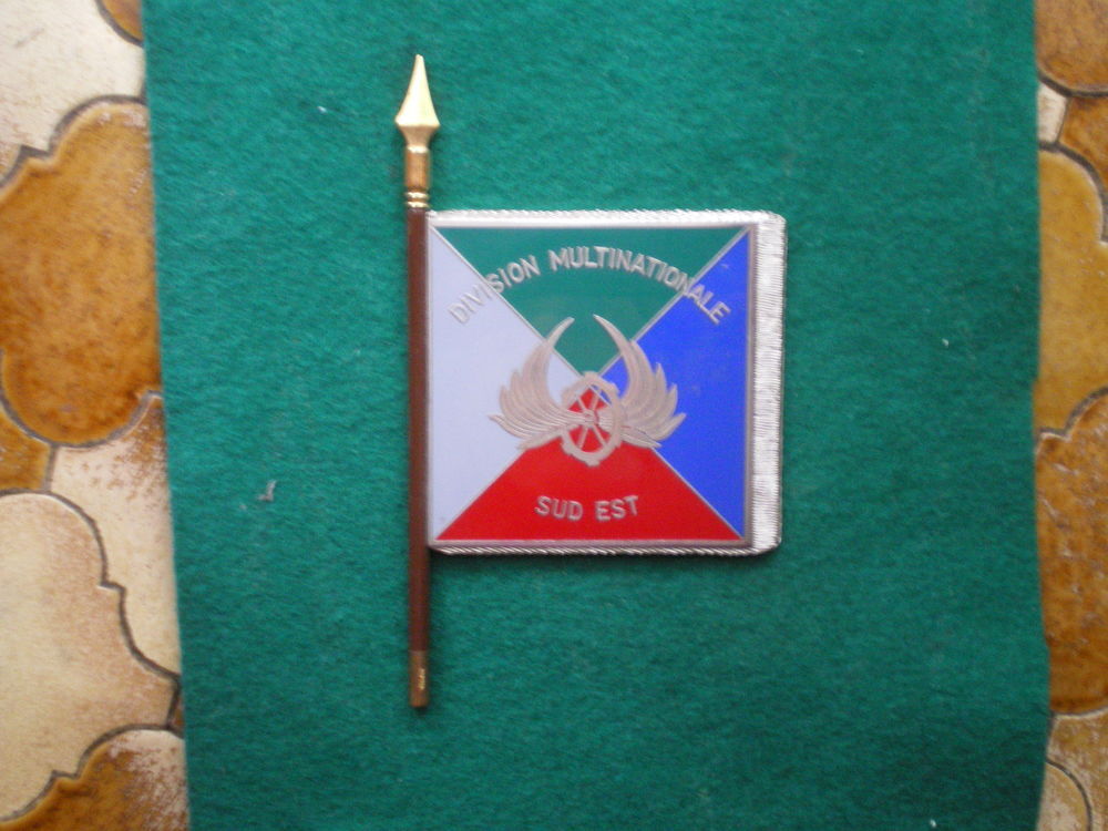 Insigne - Fanion du R&eacute;giment de Commandement et de Soutien. 