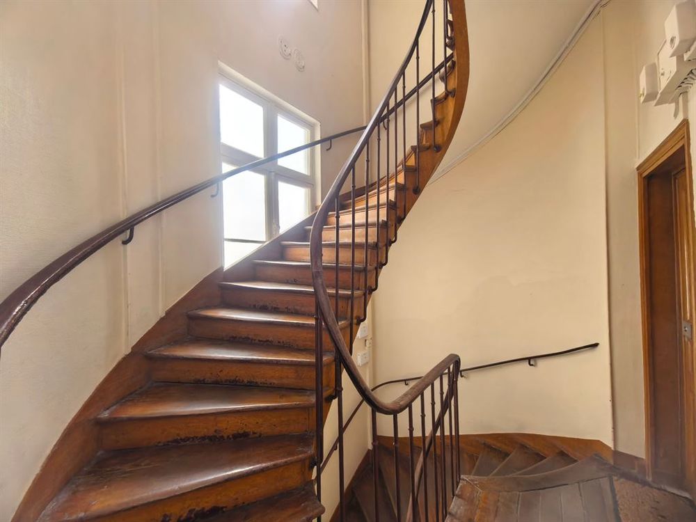 Vente Appartement République 2 pièces belle hauteur sous plafond Paris 11