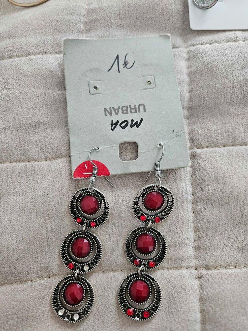 boucle d'oreille Bijoux et montres
