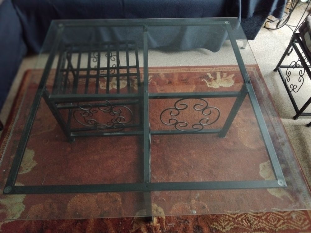 Table de salon plus tabouret Meubles