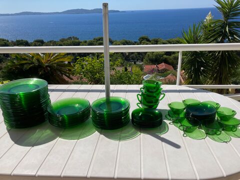 Vaisselles. 15 Carqueiranne (83)