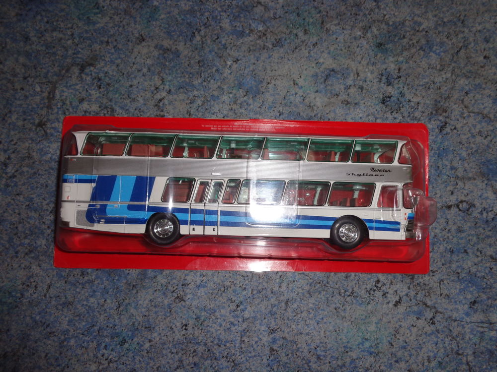 Miniatures trois autobus 1/43 - NEUF - 