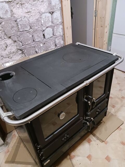 Cuisini�re bois neuve. 1000 Niederbronn-les-Bains (67)