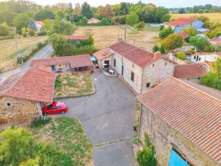Maison 8 pièces 227 m² · à Bressuire · 227 m² · 285 000 €