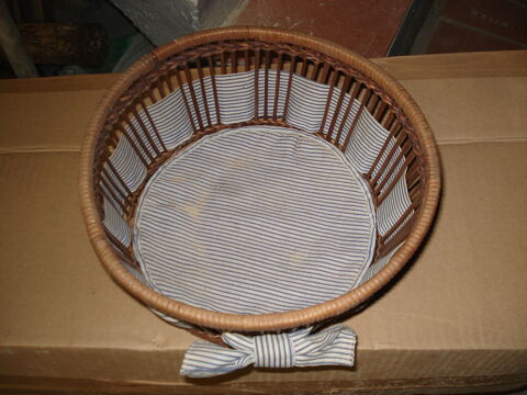 tr�s jolie corbeille ronde en osier avec tissus ray� neuve   0 M�rignies (59)
