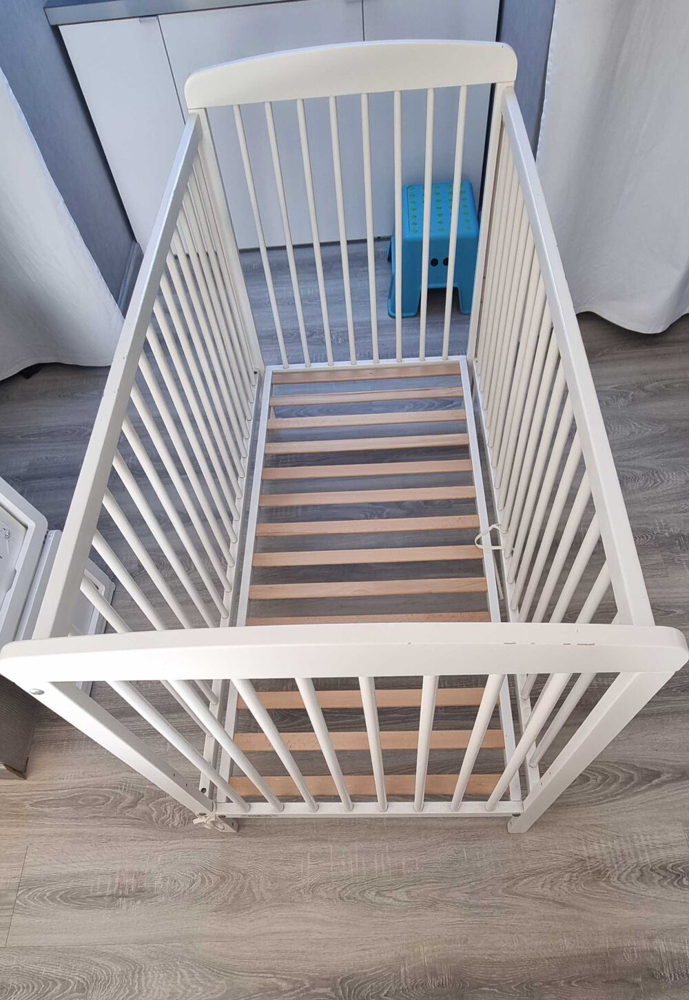 Lit &agrave; barreaux pour enfant 0 &agrave; 3 ans
Dim : 60/120 cm Meubles