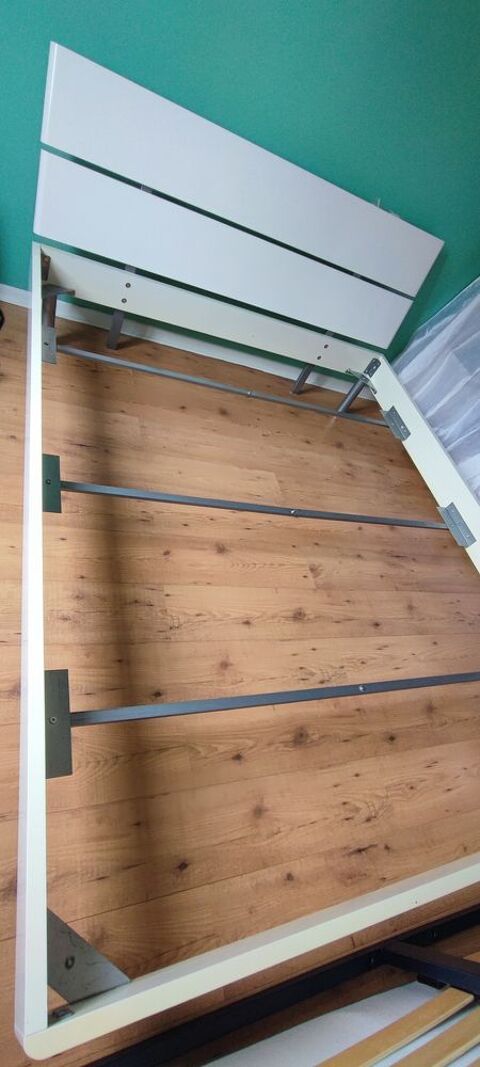 Lit laque blanc 160x200 Le Mesnil-en-Thelle (60)