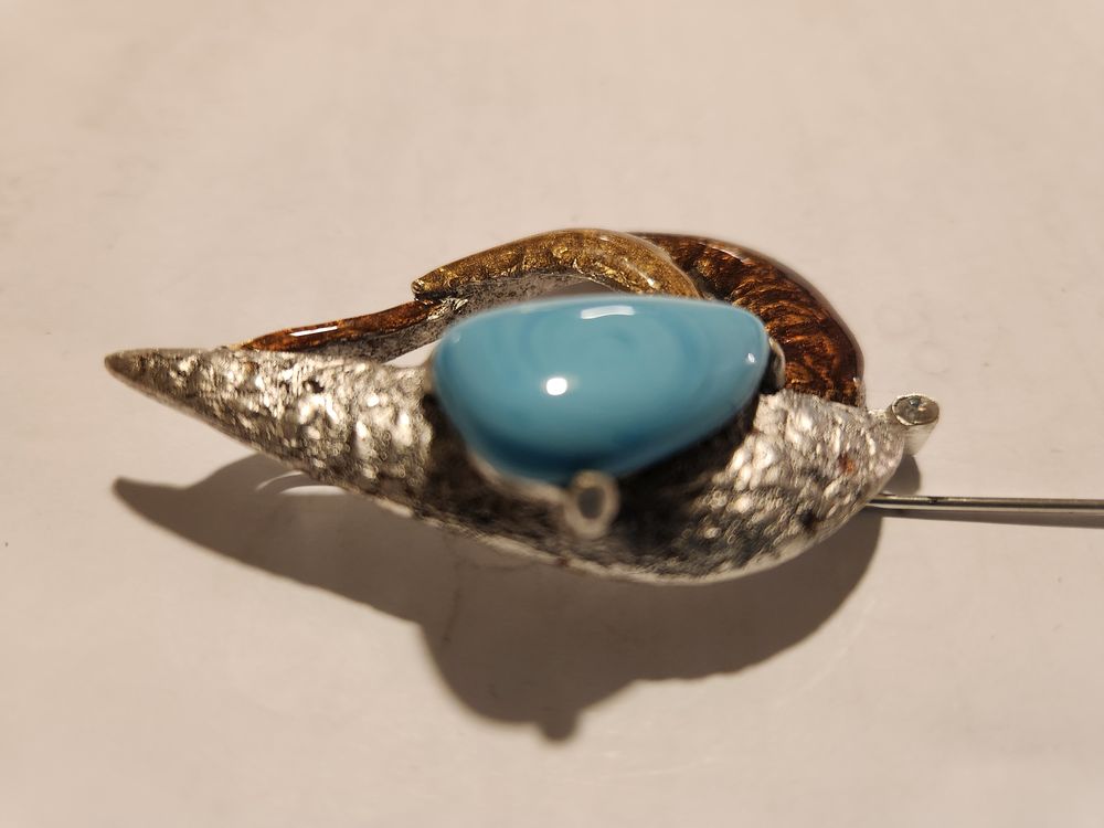 Pique &agrave; chapeau C?ur argent&eacute; &eacute;maill&eacute; strass cabochon bleu Bijoux et montres