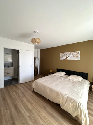  Chambre à louer 8 pièces 160 m²