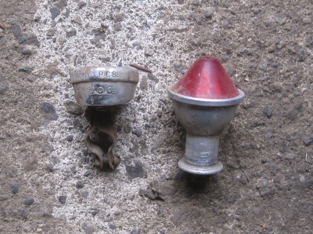 feu et catadioptre JOO vieux velo Vélos