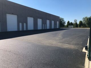  Parking / Garage  louer 85 m