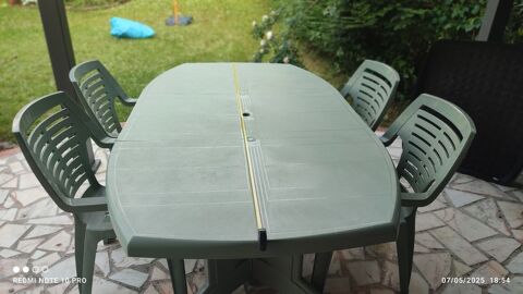 ENSEMBLE TABLE ET 4 CHAISES JARDINS DISPONIBLE 120 Bussy-Saint-Georges (77)