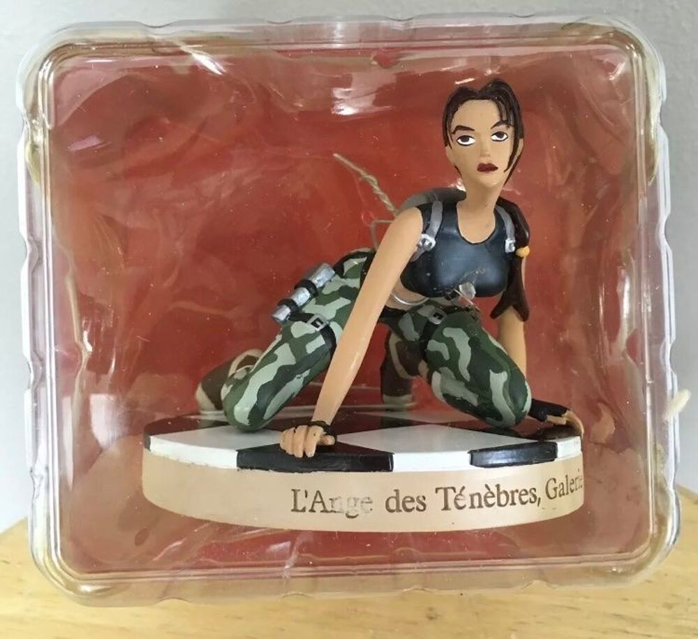 Figurine Lara Croft L?ange des T&eacute;n&egrave;bres Galerie du Louvre, sous Blister jamais ouvert.. Vintage 